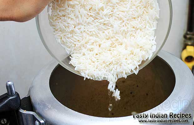 Adding Rice in Pressure Cooker Adding Rice in Pressure Cooker
