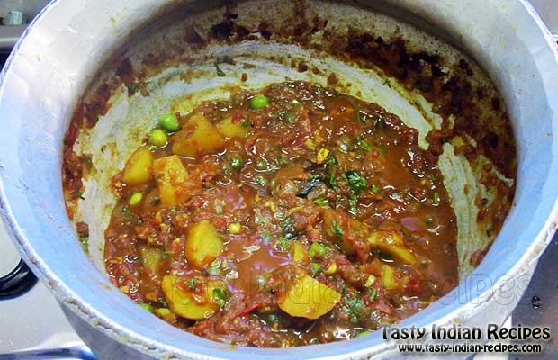 Garnish with Chopped Coriander Leaves Garnish with Chopped Coriander Leaves