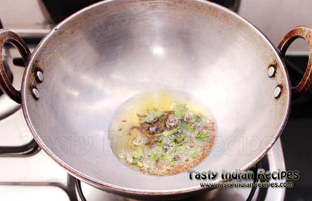 Heat 1 tablespoon oil in a pan and add cumin seeds, mustard seeds and curry leaves Heat 1 tablespoon oil in a pan and add cumin seeds, mustard seeds and curry leaves
