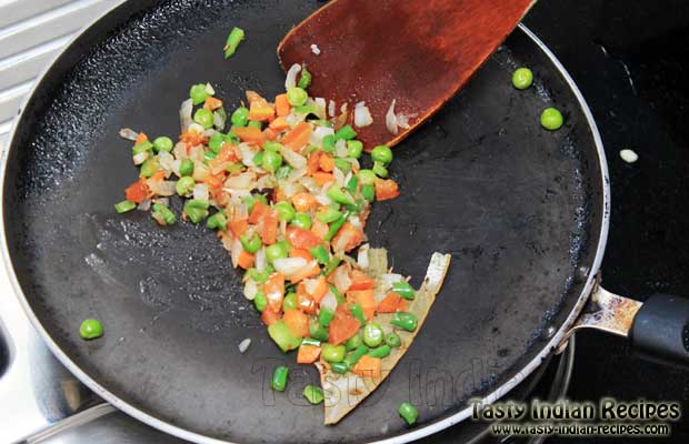 Cooking Veggies on Tawa Cooking Veggies on Tawa