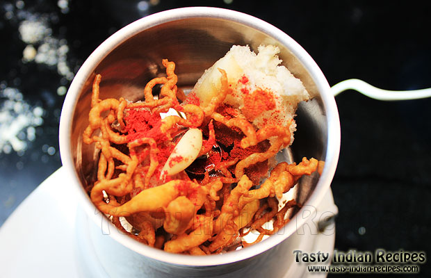 Mix the toasted Pav, fried Besan (Ground Flour) mixture and garlic in a Chutney jar Mix the toasted Pav, fried Besan (Ground Flour) mixture and garlic in a Chutney jar