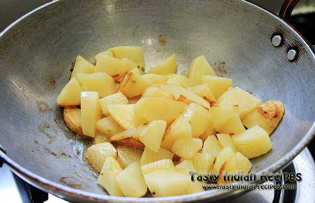 Frying Aloo In Pan Frying Aloo In Pan
