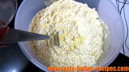 Mixing semolina and besan