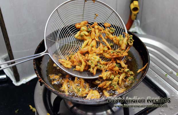 Perfectly Fried Onion Pakora Perfectly Fried Onion Pakora